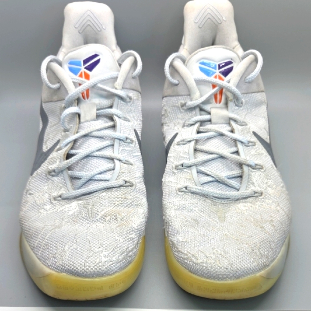 Kobe A.D. City Of Compton White And Light Gray Athletic Shoe